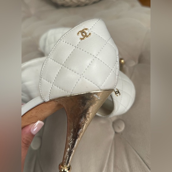 SOLD!!! CHANEL CC Quilted White\Gold Heels - Picture 4 of 5